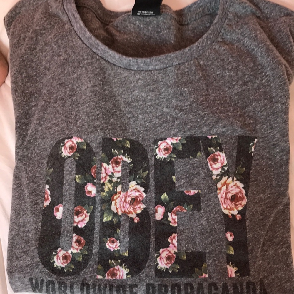 Medium Obey worldwide propaganda shirt